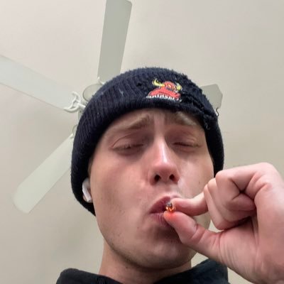 DeweyShumpson's profile picture. This is my 3rd account because I forgor the password