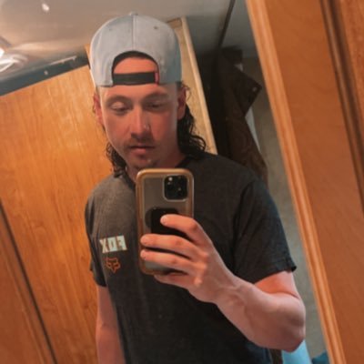 Tylerpersinger4's profile picture. 29