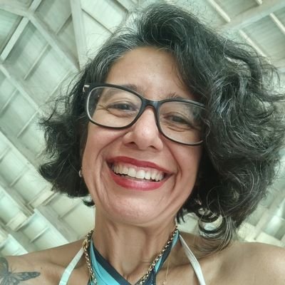 Professora de história, filosofia e sociologia.
Língua afiada, cérebro rápido e coração grande.

VACINADA