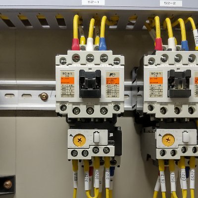 哲学、短歌、数学。ゲンロン。
電磁開閉器(マグネットスイッチ)CRCとは潤滑剤のこと。怠惰を求めて勤勉に行き着く
田中さん46歳から20年。徳二郎叔父さん68歳死去。
Colorless green ideas sleep furiously.wikipedia編集者たちは「AIを育てる言語の森を整備した庭師たち」