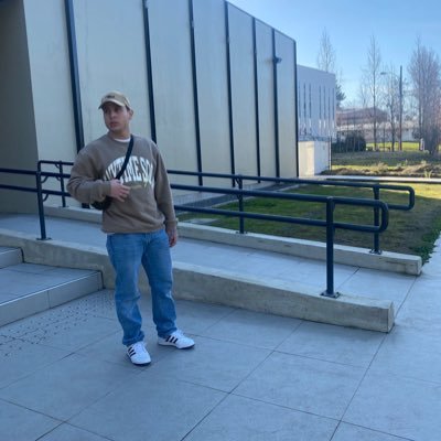 Samrdzx's profile picture. 25.