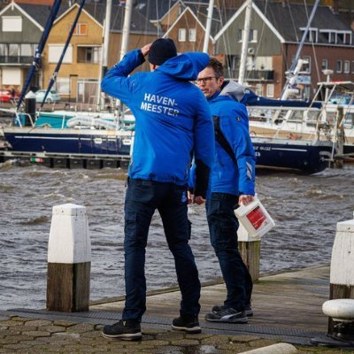 De Havenmeesters van Urk proberen u via tweets op de hoogte te houden van de bijzonderheden in de haven en de IJsselmeervisafslag