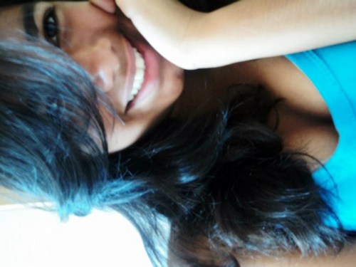 O q falar de mim?
Sinceramente naum sei o q dizer 
aliás naum me julgo,espero q as pessoas me julguem
cada um deduz o q quiser de mim*----*
*-----*