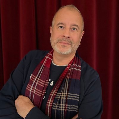 chchanut's profile picture. l'oeil attentif | danse | théâtre | musique(s) | arts visuels & contemporain | ••• | je (re)tweet #culture et plus si il faut! directeur @EspacesPluriels