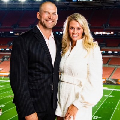 Podcast featuring current & former Badger stars by The Varsity Collective w/ former Badger athletes Annie & Joe Thomas https://t.co/MpNVqwga7K