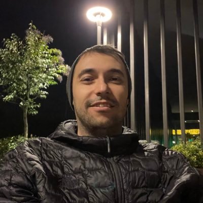 Tüm spor dallarına tutkun,
Eski basketbol oyuncusu,
Az buçuk gamer,
Anime sever,
Teknoloji hastası,
EN ÖNEMLİLERİ;
Beşiktaş ve Eskişehir AŞIĞI...