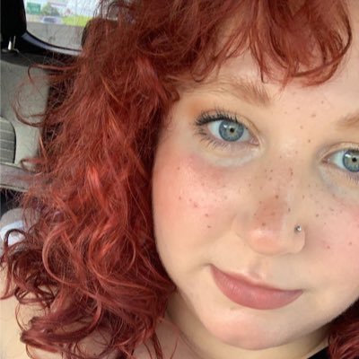 theellebell's profile picture. why is they fussing