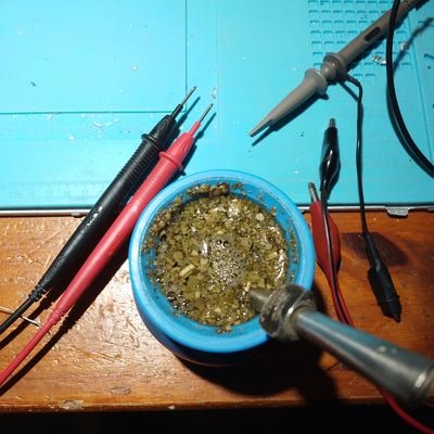 LaboElectronico's profile picture. Electrónica hardcore... desarmar y arreglar cosas... mucha programación...y buenos mates.