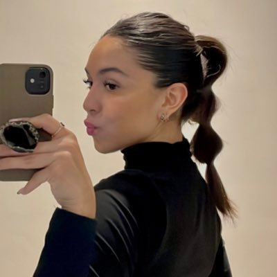 DanielaSolis97's profile picture. instagram. danielasolisll