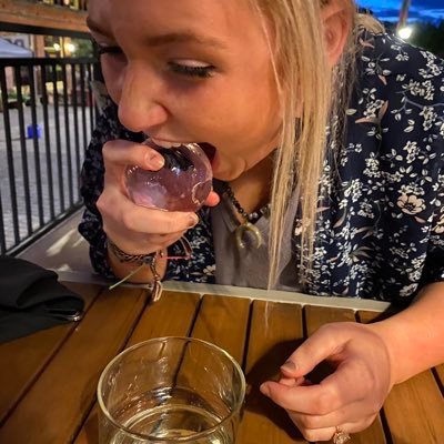 Rachelkeenan_'s profile picture. dawg that’s crazy