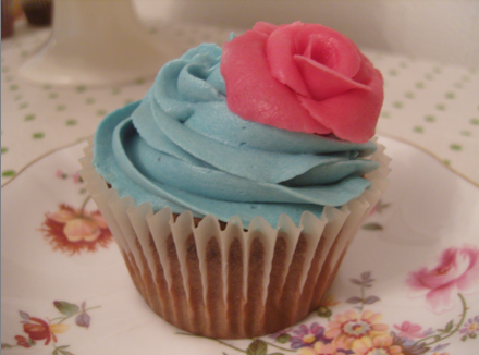 littleldnbakery's profile picture. Scrummy cakes handmade! Hampstead Garden Suburb NW11. Bespoke service, specialise in vintage designs. Delivery across London!