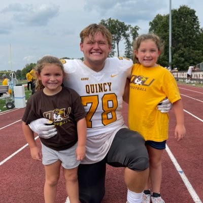 Quincy University Football/Right Guard #PEWAV. JCA Class of 2022 Alum 🏈 6’4, 327lbs. 600lb squat 570lb deadlift Email:SartoriLucas0402@gmail.com