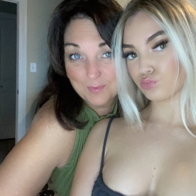 lisajac9498's profile picture. Chase your dreams everything will follow