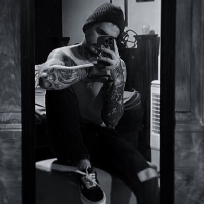 amsaurio's profile picture. 🥀 amsaurio.ink@ 🥀