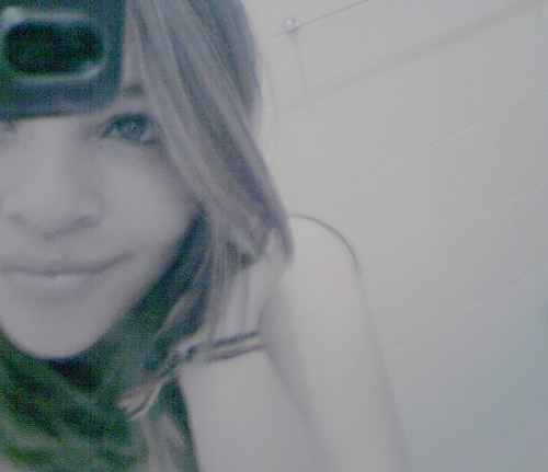 Feia,chata,sem graça,ignorante,idiota,boba, mas não se preocupa não, eu sou legal , haha *-*