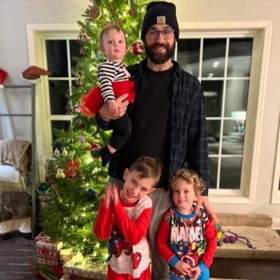 💜 Twitch Affiliate 🖤 KY ➡️ TN ➡️ KY 🔜 https://t.co/VgTOxa0nk6