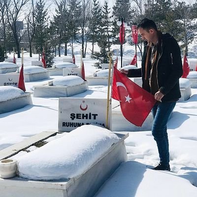 MrtYURTTAS's profile picture. ᴇᴢᴇɴɪɴ ᴋöᴘᴇɢɪ ᴏʟᴍᴀ...! 
ᴇᴢɪʟᴇɴɪɴ ᴀsʟᴀɴɪ ᴏʟ ᴋɪ, 
ᴍᴇᴢᴀʀ ᴛᴀşıɴᴀ; İᴛ ᴅᴇğɪʟ 
ʏİɢİᴛ ʏᴀᴢsıɴʟᴀʀ...!