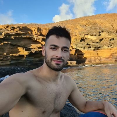 Phd, Physicist, Data Sientist,
johnnyhadron in instagram