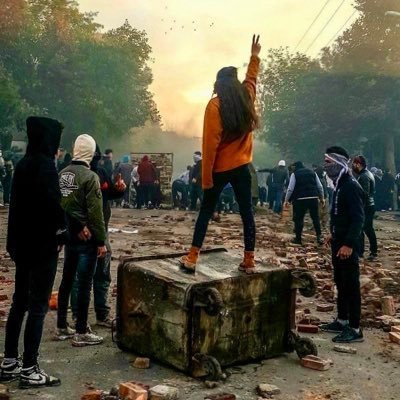 #MahsaAmini #IranRevolution #WomanLifeFreedom بَرَندازم، خشمگینم، ایرانیم، اهلِ تبریز، اینروزها هر لحظه قلبم در یک گوشه ی ایرانم میتپد.