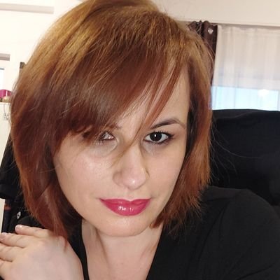 ElleLimpkinA's profile picture. #scifi, #fantasy and #mystery self-published author. Follower of Jesus. Instagram: @ellelimpkin