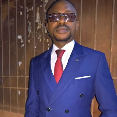 passionné de la politique,  Jeune politologue spécialiste en politique de proximité Leader Kongo. natif du village luwizanu dans la cataracte sur le mont bangu.