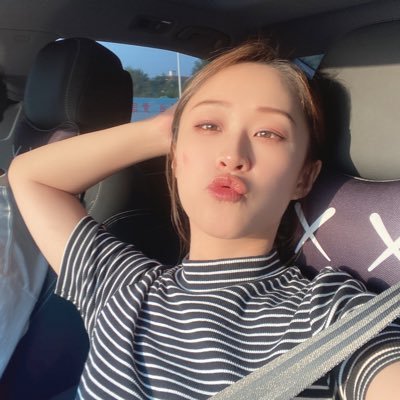 wxingnn4's profile picture. 有病的是这个世界，吃药的却是我