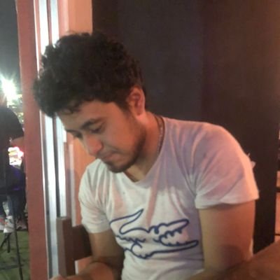 Aquí no paso nada.
Tan desconocidos como siempre...

¼ de siglo 🍃🙌🏼