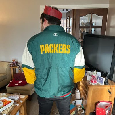 UK @packers fan looking for emotional support most Sundays but occasionally Thursdays and Mondays. Tips for staying up for 1am kick offs gratefully received…