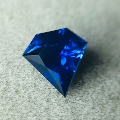 2021年5月から石沼住民💎デスクの一画にマイコレ棚を設置したため仕事が捗らない🤣サファイア大好き💕無言フォローいいね失礼します&歓迎です。気軽に絡んでもらえると喜びます🥰