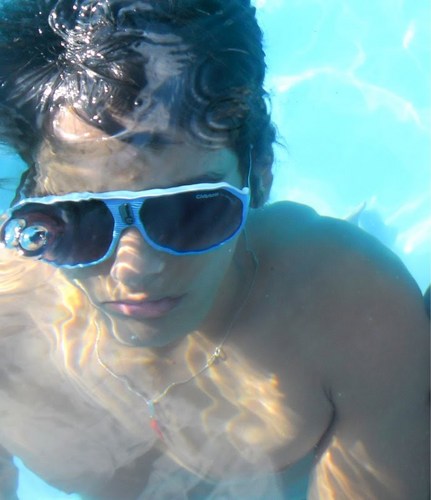 Eu nasci para ser alguém,eu vou iluminar o céu, eu nasci para dignificar, eu posso sentir isso, eu posso acreditar,estou aqui para ficar. Sinta, Acredite,Sonhe!