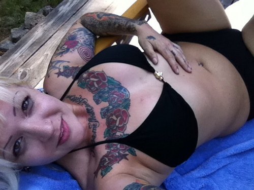 Desgrl's profile picture. music industry and antics