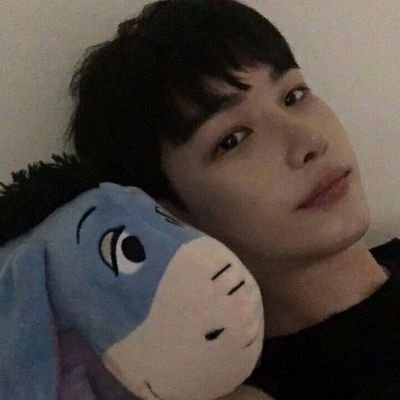 kiprisu's profile picture. me consume poco a poco el hecho de saber que no le puedo gustar por ser un gordo con problemas de autoestima.