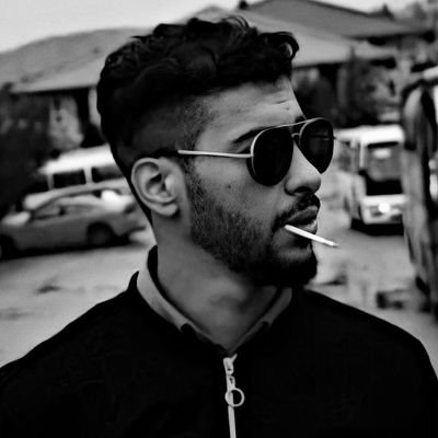 إن الطريق مظلم وحالك، فإذا لم تحترق أنت وأنا فمن سينير الطريق؟ عراقي انا