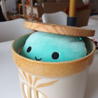 avarakato's profile picture. they/them