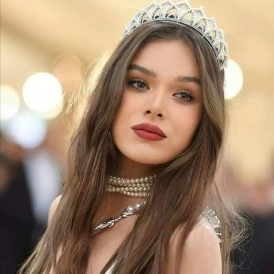 I am NOT Hailee Steinfeld. || SUB || DM to RP || No images are mine || If you don't want to continue a RP just say.