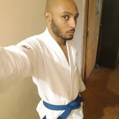 futuro professor de  柔道  e 柔術 ,e educação física, faixa azul com ponta amarela de judô 7 kyu, faixa azul de Jiu-jitsu. quem teme perder já está vencido.