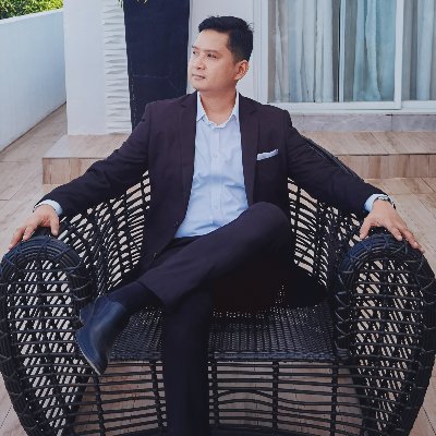 v2dAnL's profile picture. 10 years Accountant and currently self-studying programming languages and looking forward on shifting into tech career.