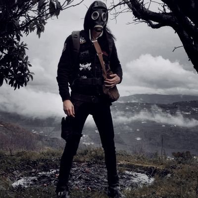 Porto/Portugal 🇵🇹
black metal/metalhead/90' school👽/underground🦇💀
Gamer ❤
PSN:Baphomet1991☢️☣
Bass player🎸/keyboard's 🎹
1991/
type O negative💚🖤