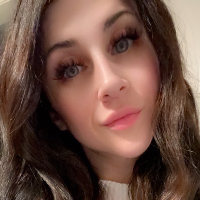 Queenbeeishere_'s profile picture. ecb’s wife 🖤🗝️