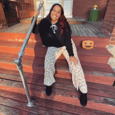 MadalainaWelton's profile picture. •Welcome to my story🌻• UCDT & UC Grad🐾• The Dance Collaborative 🖤💛