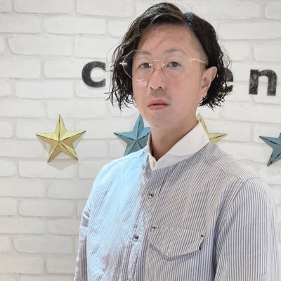 RED WHITE AE INC. 代表 | 大人女子の専門ヘアサロン cowen | 加齢による髪のお悩み解決します | 髪を通じてお客さまと美容師の幸せを追求する | 心身共にゆとりを持って楽しく働こう | 日本一働きやすいサロン環境をつくって5店舗展開を目指す | 三度の飯より酒が好き | 走るイケオジ美容師