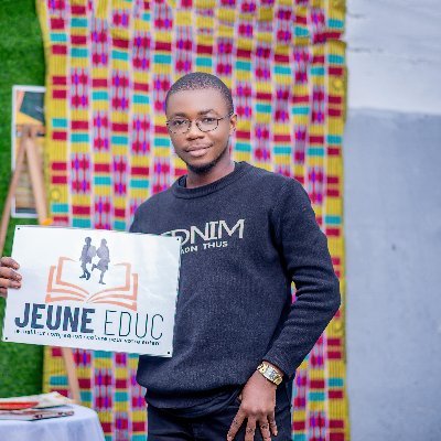 son and servant of god✝️
doctoral student in medicine🩺⚕️
young entrepreneur:👷🏽‍♂️💻
JEUNE EDUC 
OPTIMUS CORP
amateur artist🎤🪶