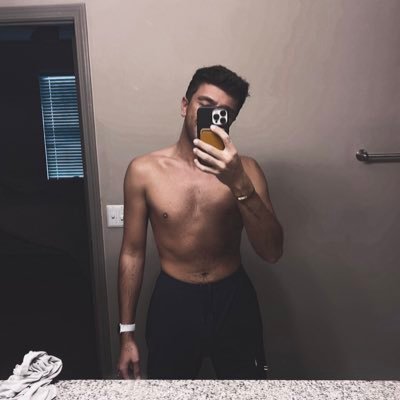 Vardavous's profile picture. why do I even have a Twitter if I never use it?