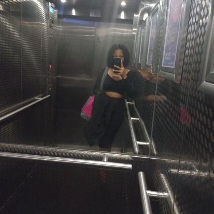 Claurenty's profile picture. 🖤