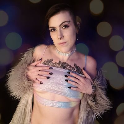 NSFW 18+ | adult content🔞 | they/she | lvl 35 | queer | poly | kinky | fetish & cosplay model | anitfa slut | nerd | cat & gecko guardian | $LenaHarley
