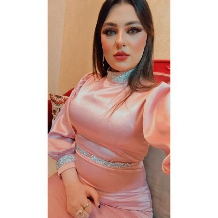 abrar_elyamany's profile picture. من لا يراني بعز لا أراه بإجلال ، و من لا يراني بعين لن أراه بالاثنتين ♥️🦋