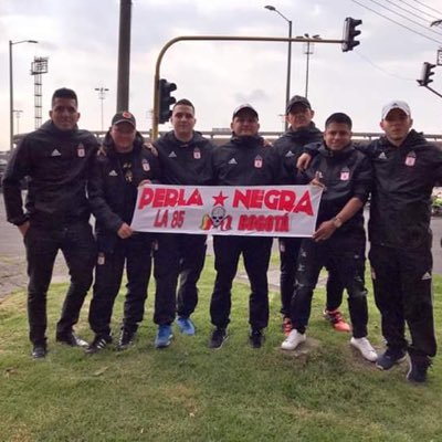 Peña oficial de @_LA85_ barra tradicional en la Capital.
Fanáticos del @AmericadeCali
#ElAguanteDeOriental
#FútbolEnPaz