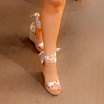 Suzysole69's profile picture. A girl who loves getting her feet out 👣👠dm me for chargeable content of your choice 💋👙