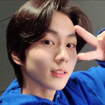 swplants's profile picture. você é manhã chuvosa, ao som de pink floyd e um bom café, você é um banho quente depois de um dia cansativo, você é refúgio, lar, morada. - yoongi