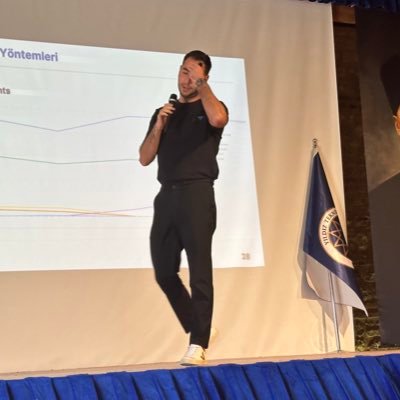 ® - Yüzü kıbleye dönük forvet.